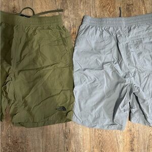 The North Face Men's Flashdry Shorts (Olive Green and Light Grey)